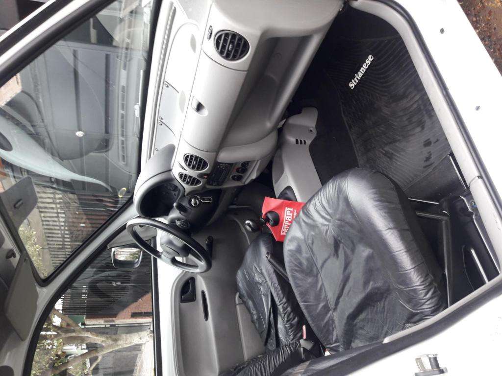 Renault kangoo confort 16 furgon AA DA joya km unico