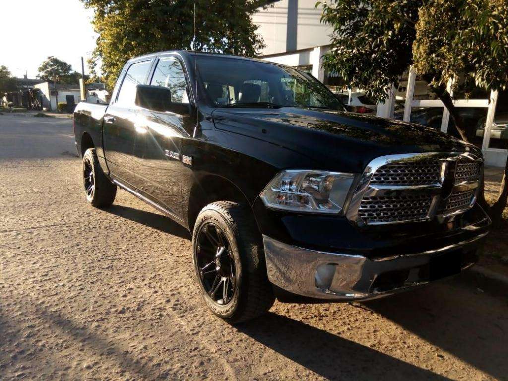 RAM  D/CAB 4X4 LARAMIE