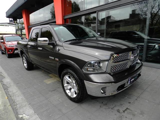 RAM Laramie  Hemi 5.7 V8 AT6 4xcv)