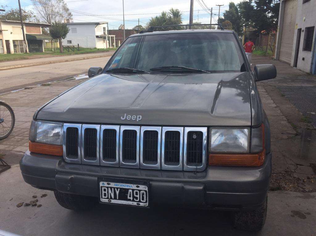 Jeep Laredo V6