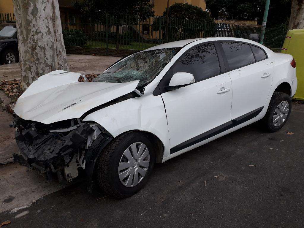 Renault Fluence Chocado