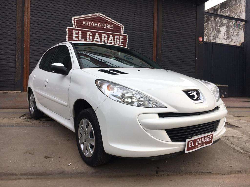 Peugeot 207 Compact  primera mano impecable!