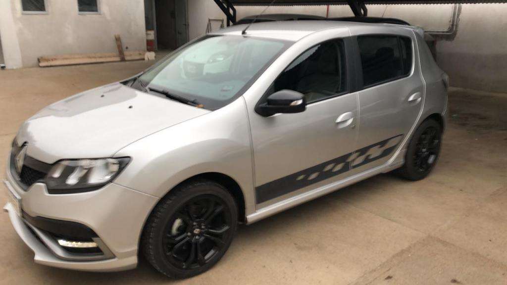 RENAULT SANDERO 2.0 RS AÑO  CON  KM