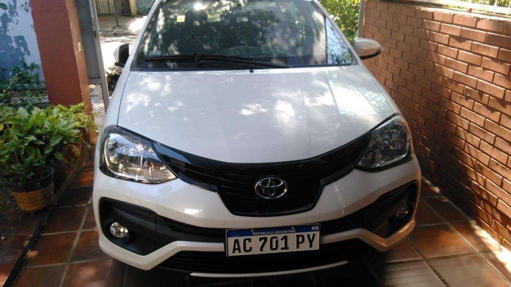 ETIOS  SEDAN XLS FULL 970 KM NUEVO SIN USO