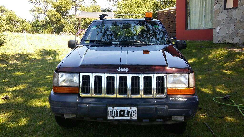 Vendo O Permuto Cherokee Laredo 4.0