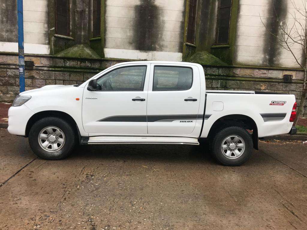 toyota hilux 4xkm impecable permuto
