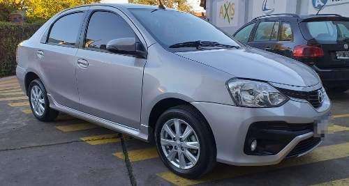 Toyota Etios 1.5 Xls 4ptas Gris Impecable Km Unicamano