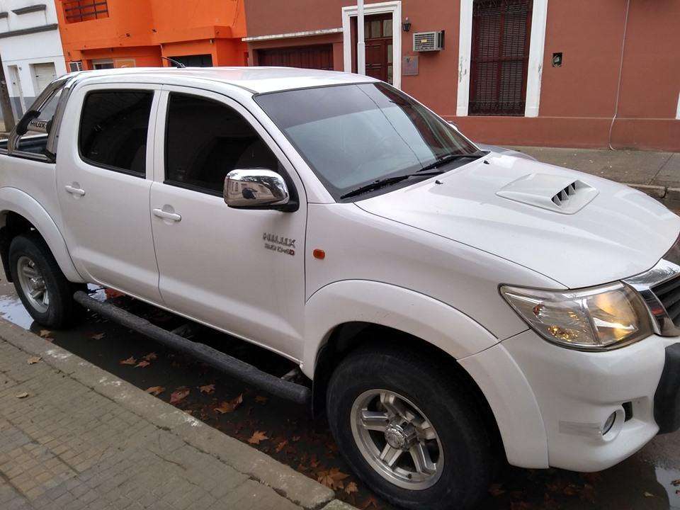 TOYOTA HILUX SR DC 4x4