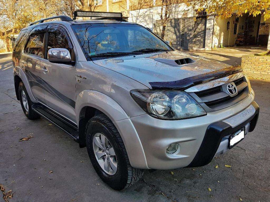 Toyota Hilux SW4 3.0 Tdi Srv At Cuero  Diesel 5 asientos