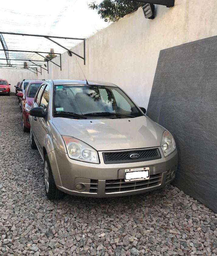 Ford Fiesta 1.6 Ambiente  impecable!!