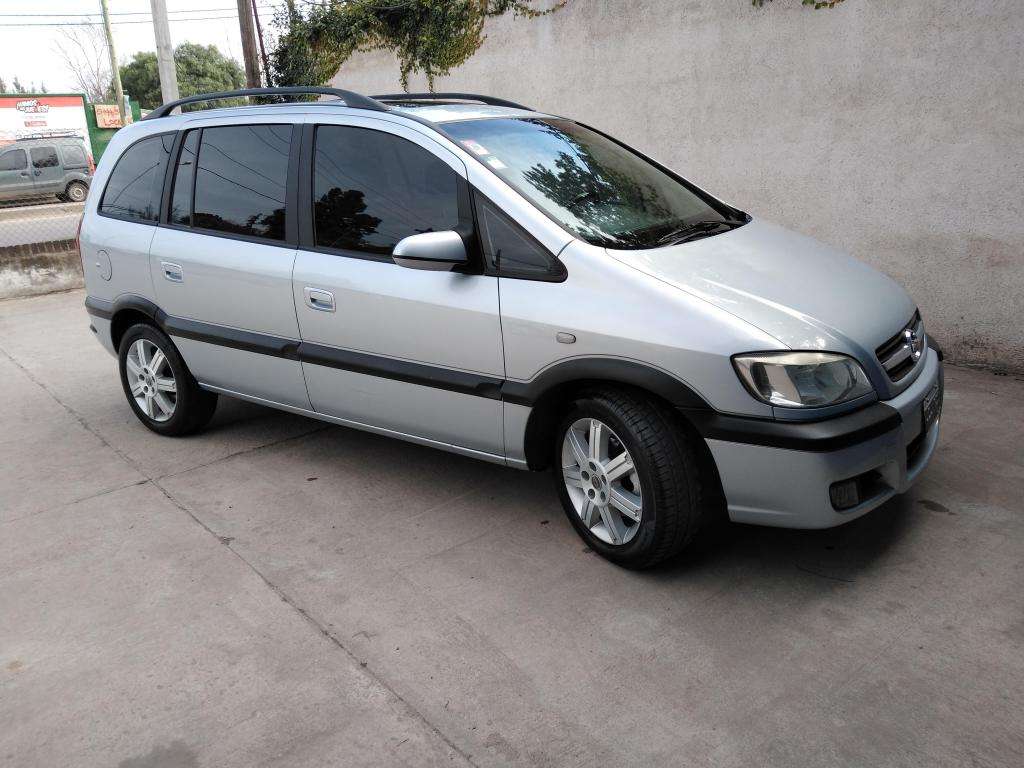 ZAFIRA II  FULL 7 ASIENTOS GNC 4 CUBIERTAS CON POCOS KMS