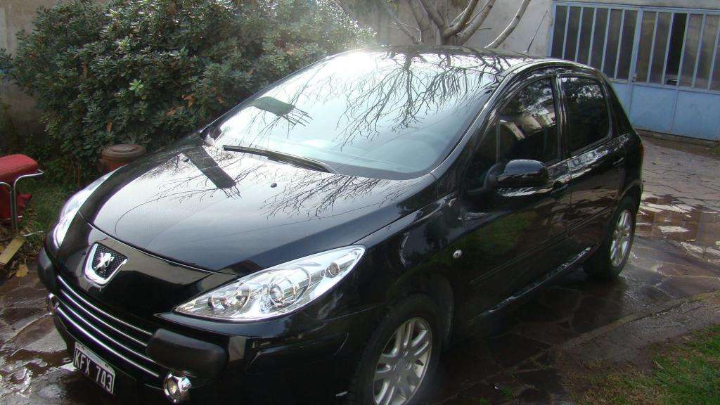 Peugeot 307 nafta modelo  Color negro