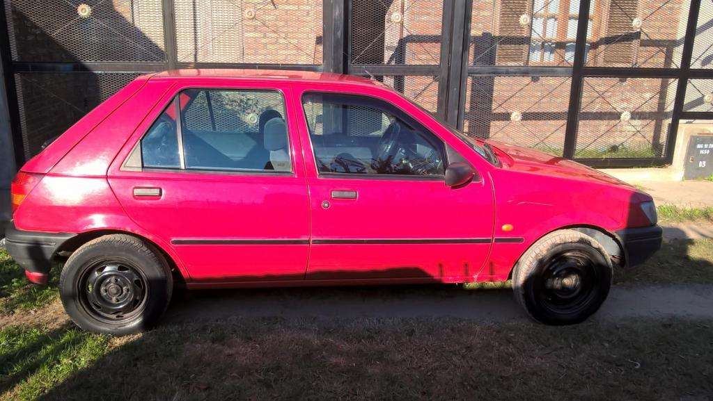 Se vende Ford fiesta mod  motor 1.3 español