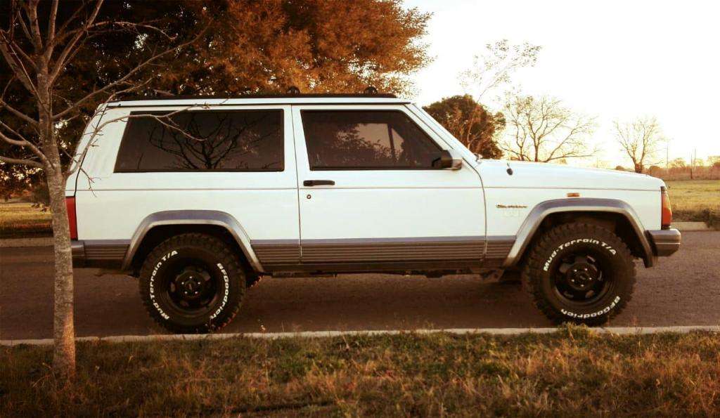 JEEP CHEROKEE ORIGINAL DE COLECCION