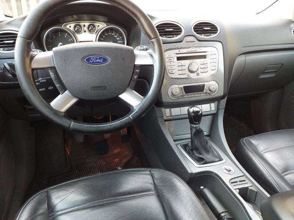 Ford Focus Ghia  Mt