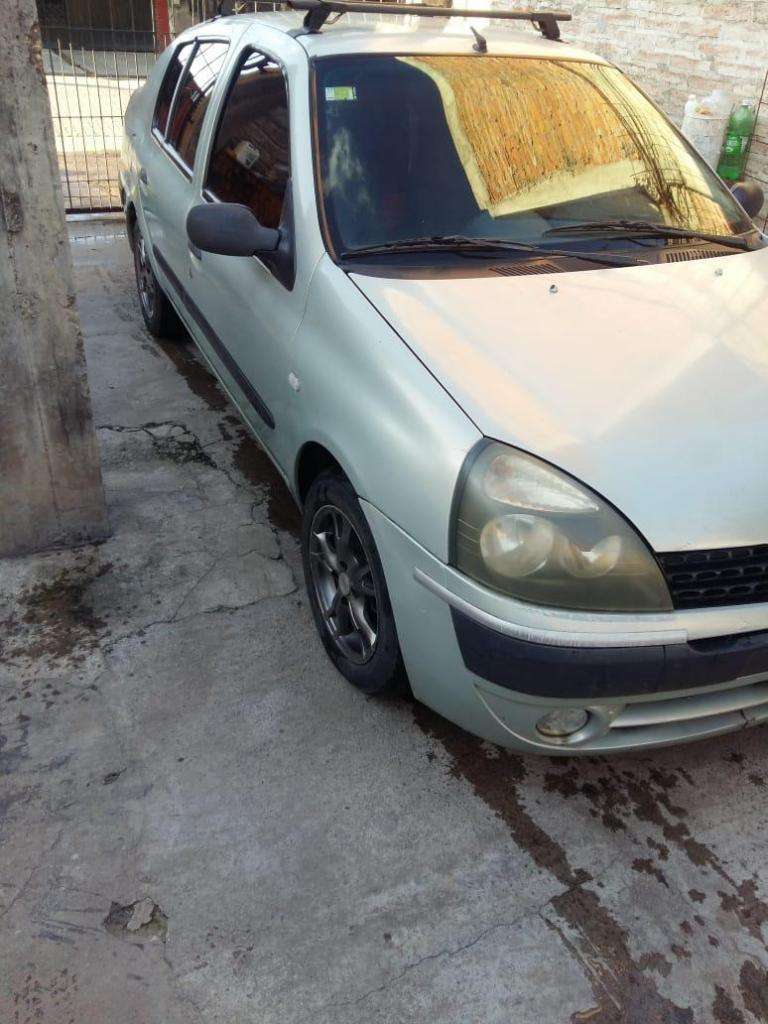 Titular vende Clio  / Permuto por Camioneta