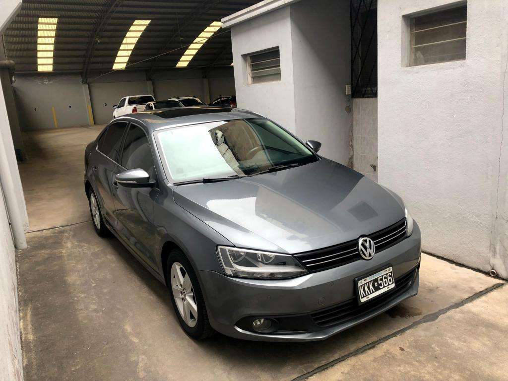 Vendo Volkswagen Vento - Modelo Luxury 2.5, caja automática