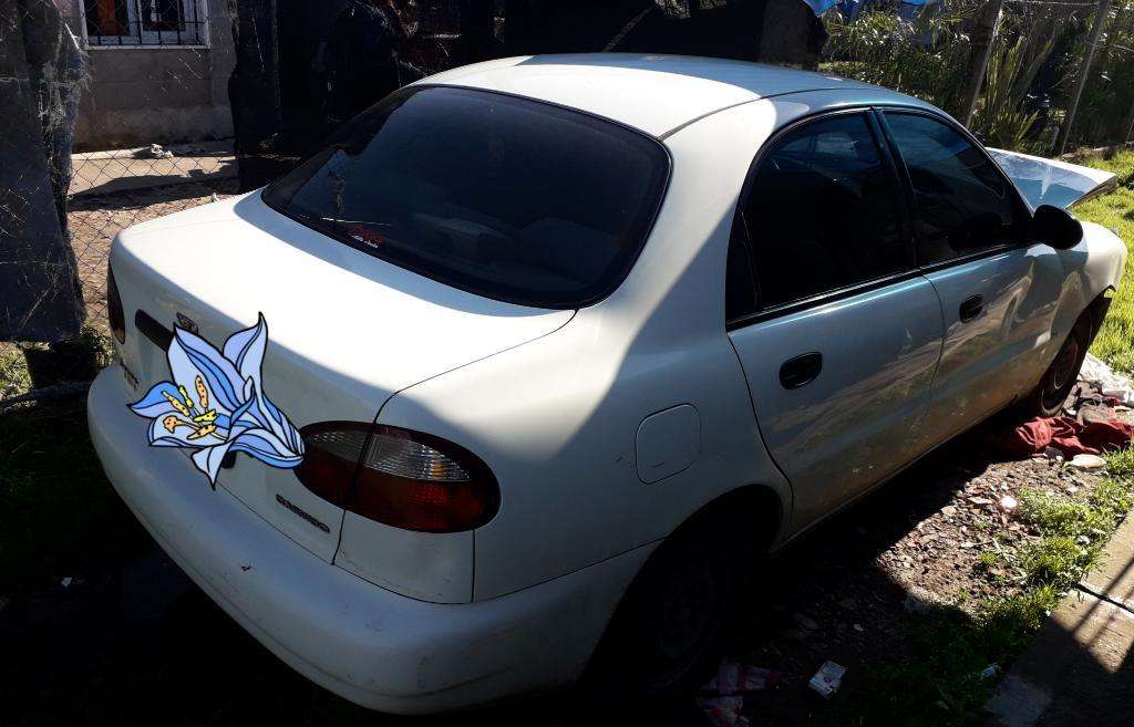 Daewoo Lanos 99 Vendo O Permuto. Chocado