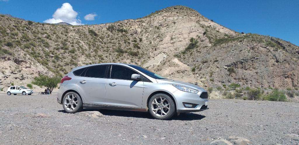 Vendo Ford Focus Se 2.0 impecable Estado