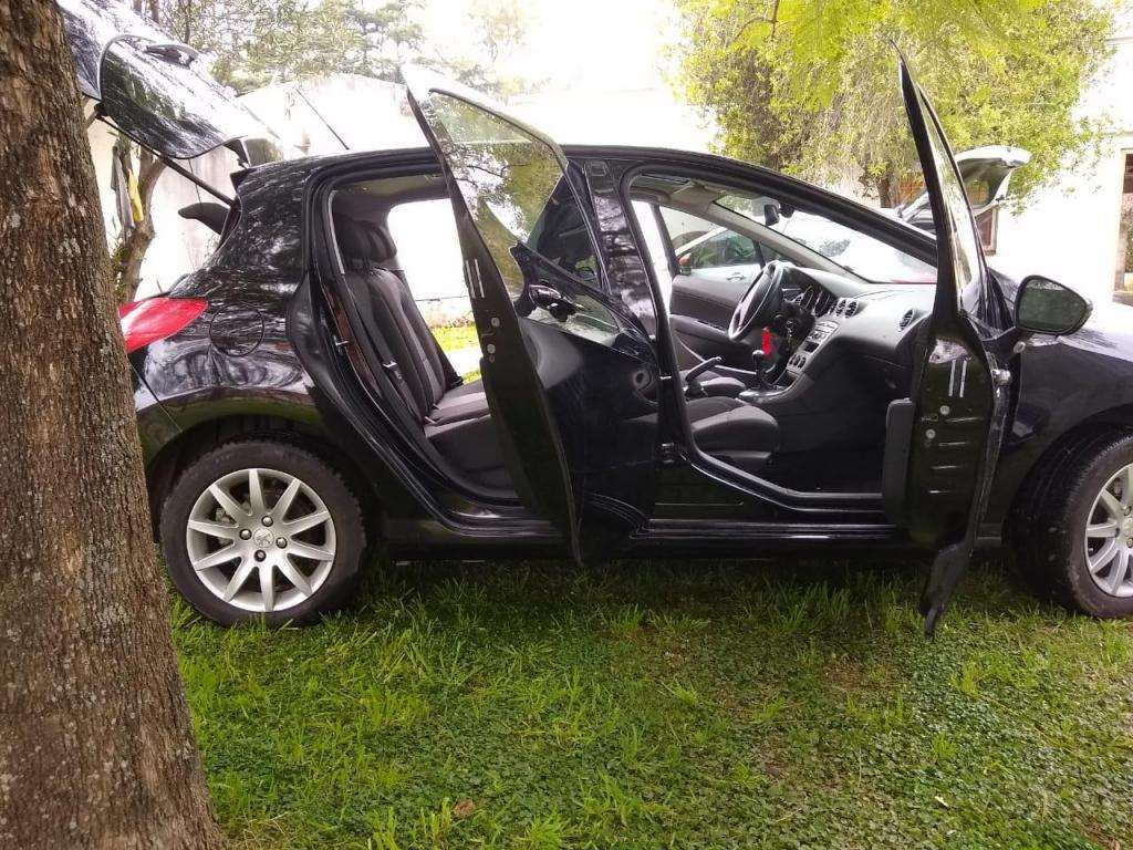 PEUGEOT 308 ALLURE  Con Navegador Negro