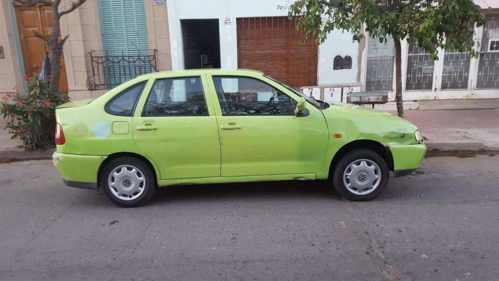 VOLKSWAGEN POLO  C/GNC