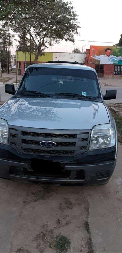 Se vende camioneta Ford Ranger 4x2 modelo 