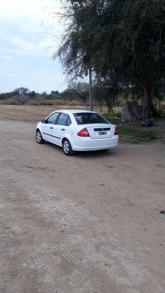 Vendo Ford Fieta Max  con Gnc Grande