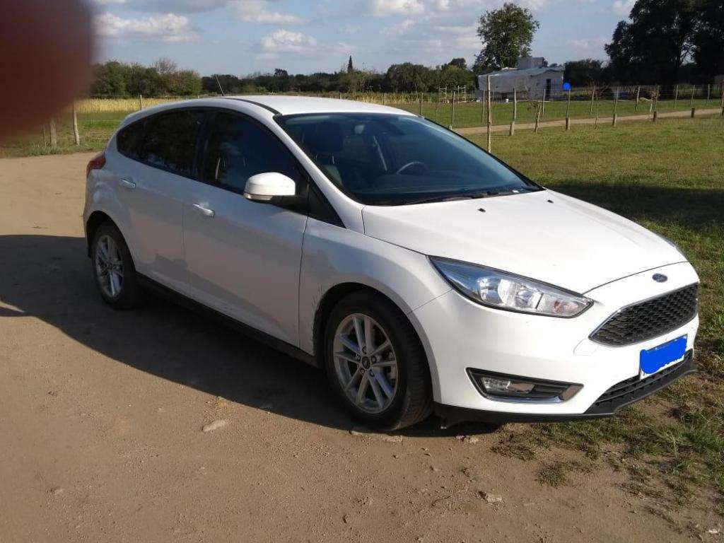FORD FOCUS SE. MOTOR  MODELO  KM iMPECABLE