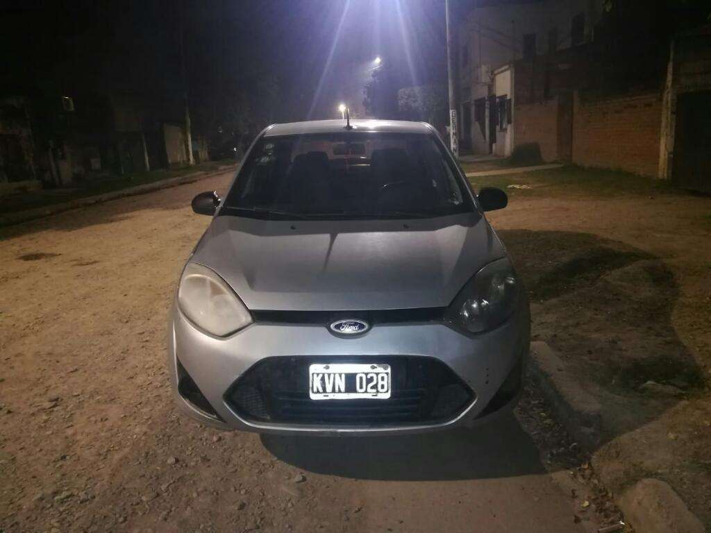 Vendo O Permuto Ford Fiesta Max