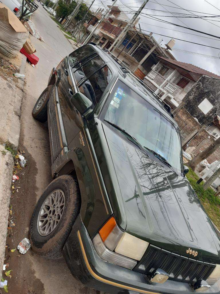 Vendo O Permuto Gran Cherokee Lited