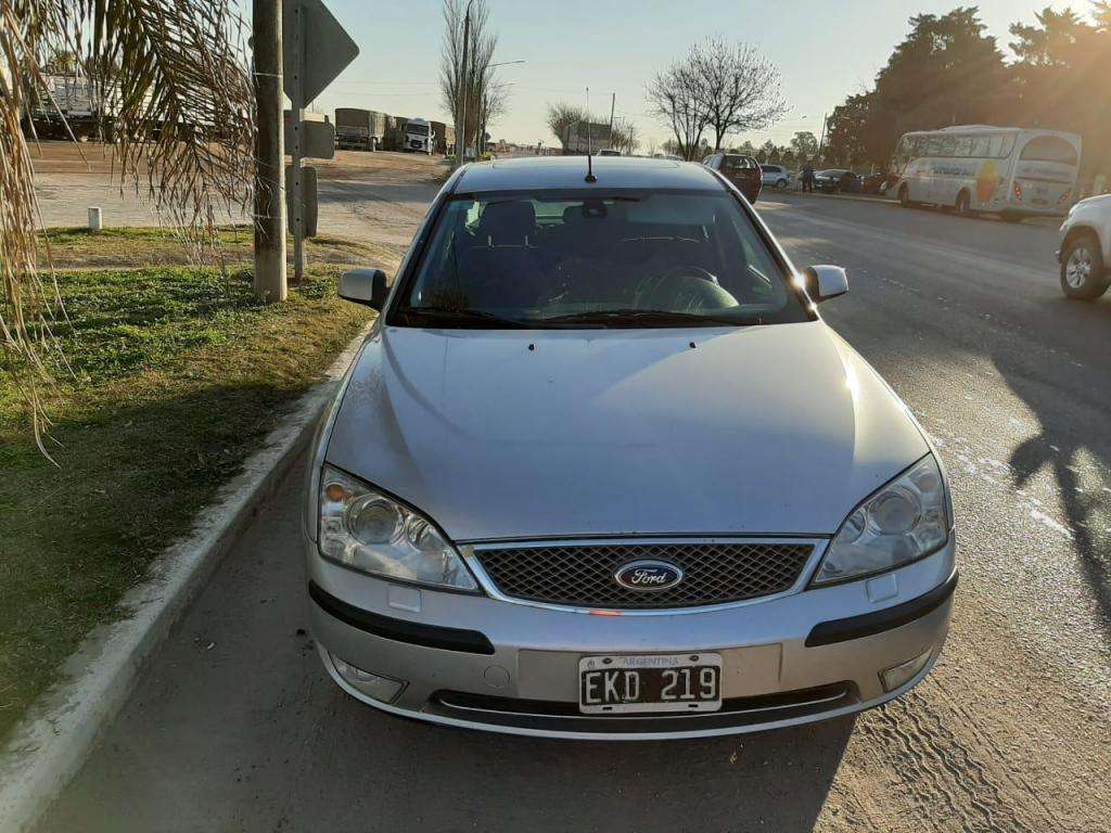 Ford Mondeo Gua modelo 04