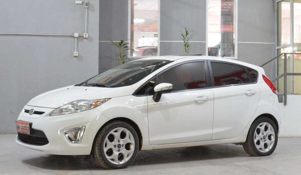 Ford Fiesta Kinetic Titanium nafta  oportunidad!!