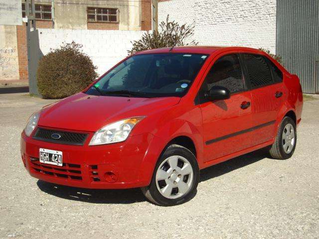 FORD FIESTA MAX 1.6 4P AMBIENTE 