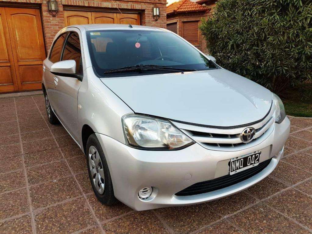 TOYOTA ETIOS  IMPECABLE PERMUTO FINANCIO