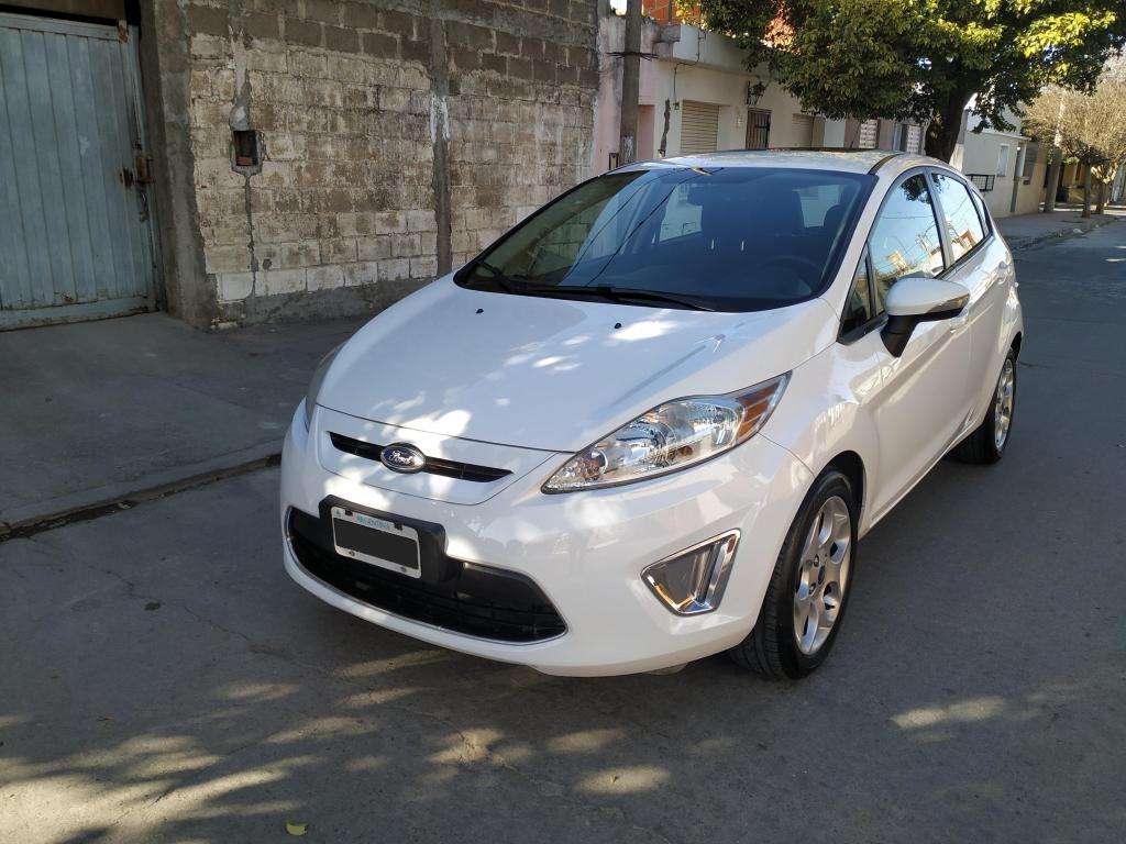 Ford Fiesta Kinetic Titanium v - Impecable