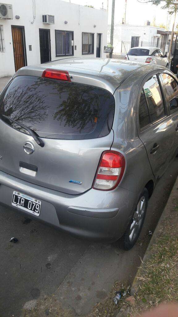 Vendo Nissan March  Titula Exc