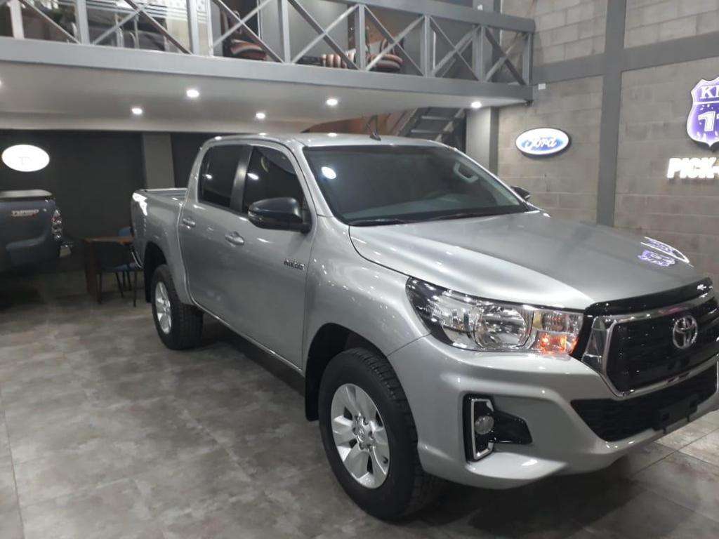 VENDO TOYOTA HILUX 4X CON kM.