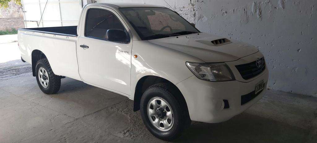 Toyota hilux cabina simple  impecable