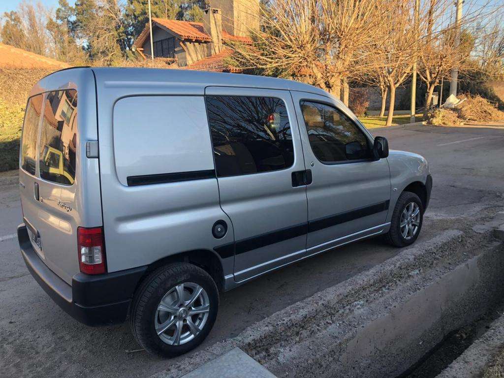 IMPERDIBLE!! VENDO CITROEN BERLINGO IMPECABLE