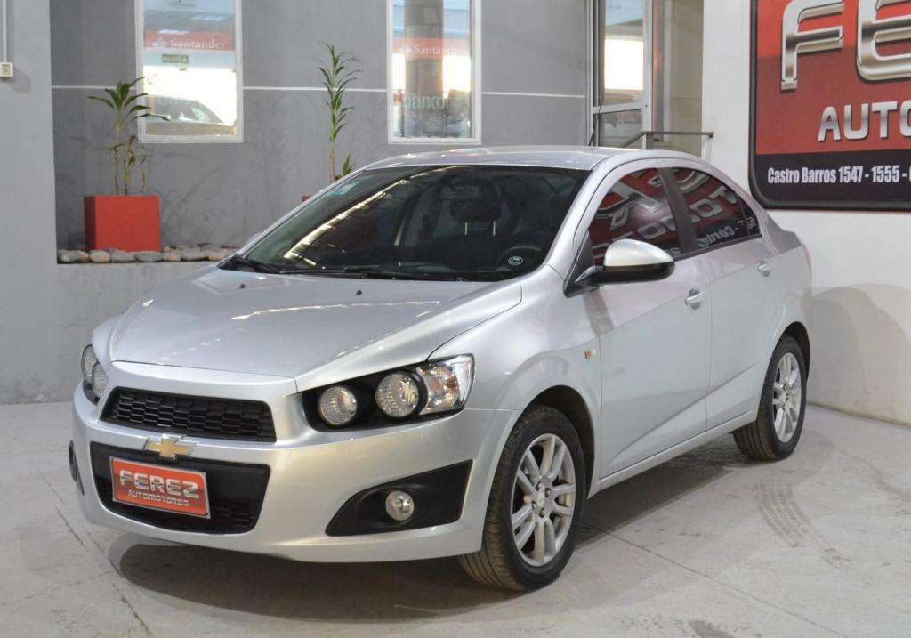 Chevrolet sonic 1.6 lt nafta  puertas color gris