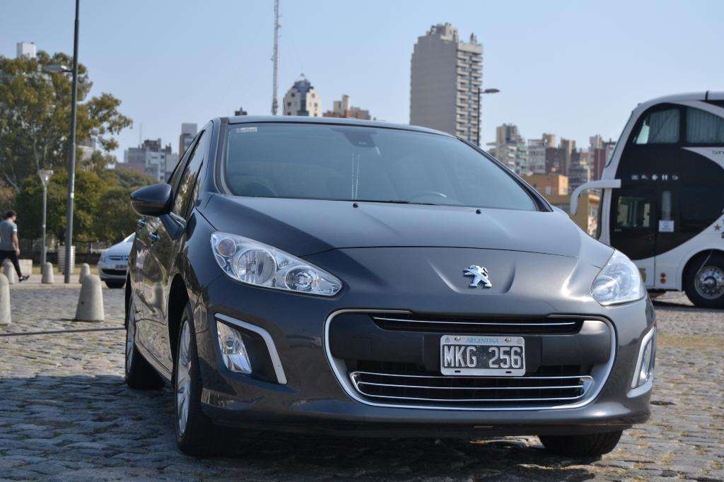 Peugeot 308. Nafta