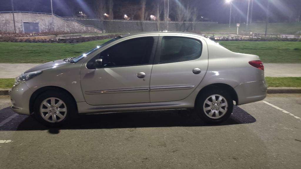 Peugeot 207 Compact Sedan Allure