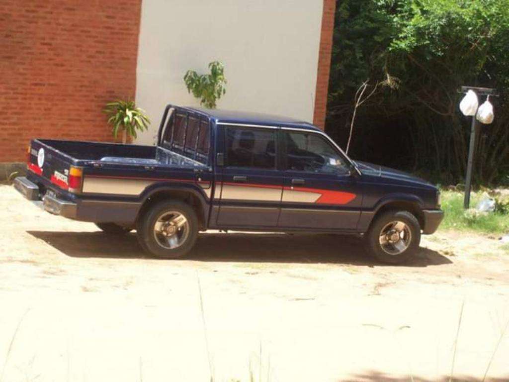 Vendo Camioneta Marca Mazda