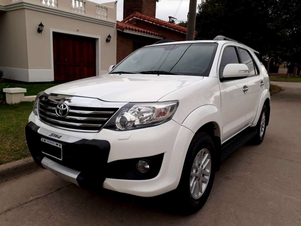 TOYOTA HILUX SW4 2.7 VVT-I SRV 7 AS. 