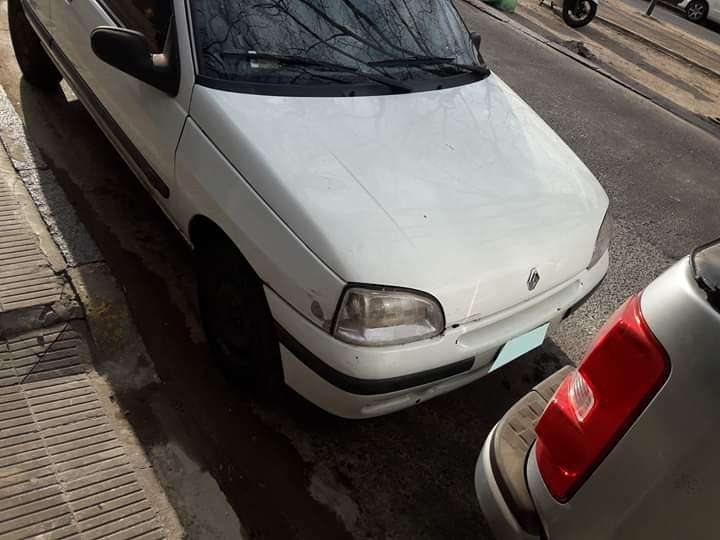 vendo - clio 99 - La Plata