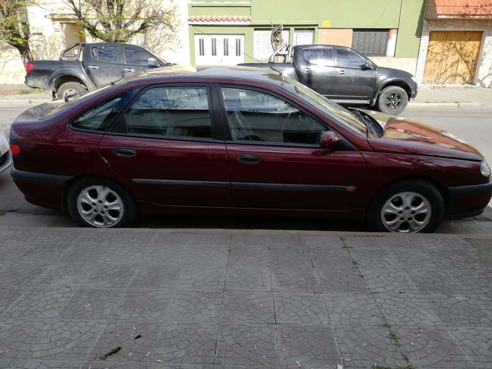 VENDO RENAULT LAGUNA RXE 2.0 S mod. 96