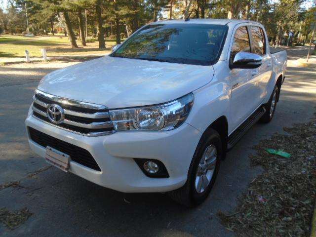 toyota hilux  impecable pack cuero gps particular
