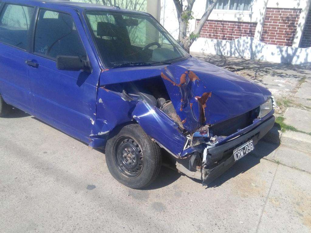 Fiat Uno chocado