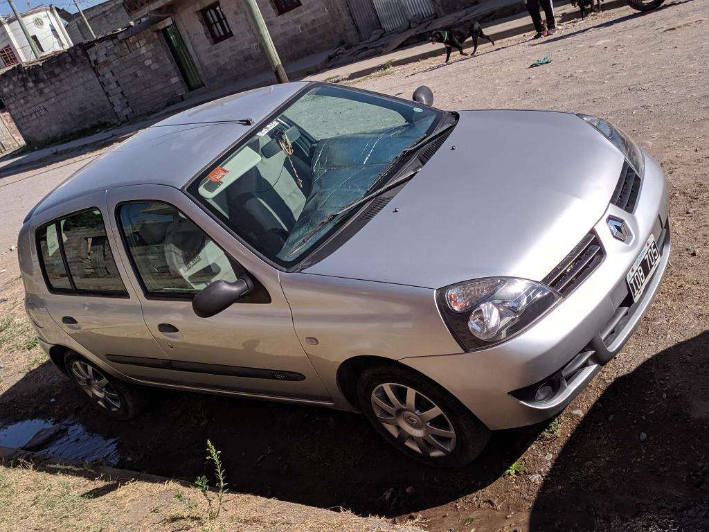 Renault Clio v . Titular