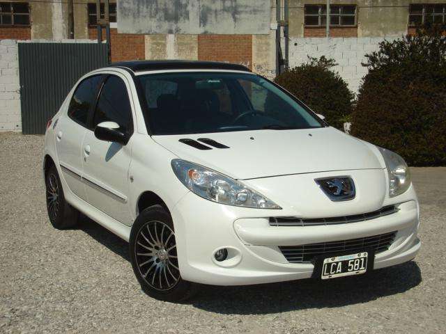 Peugeot  XT Premium ptas. km.